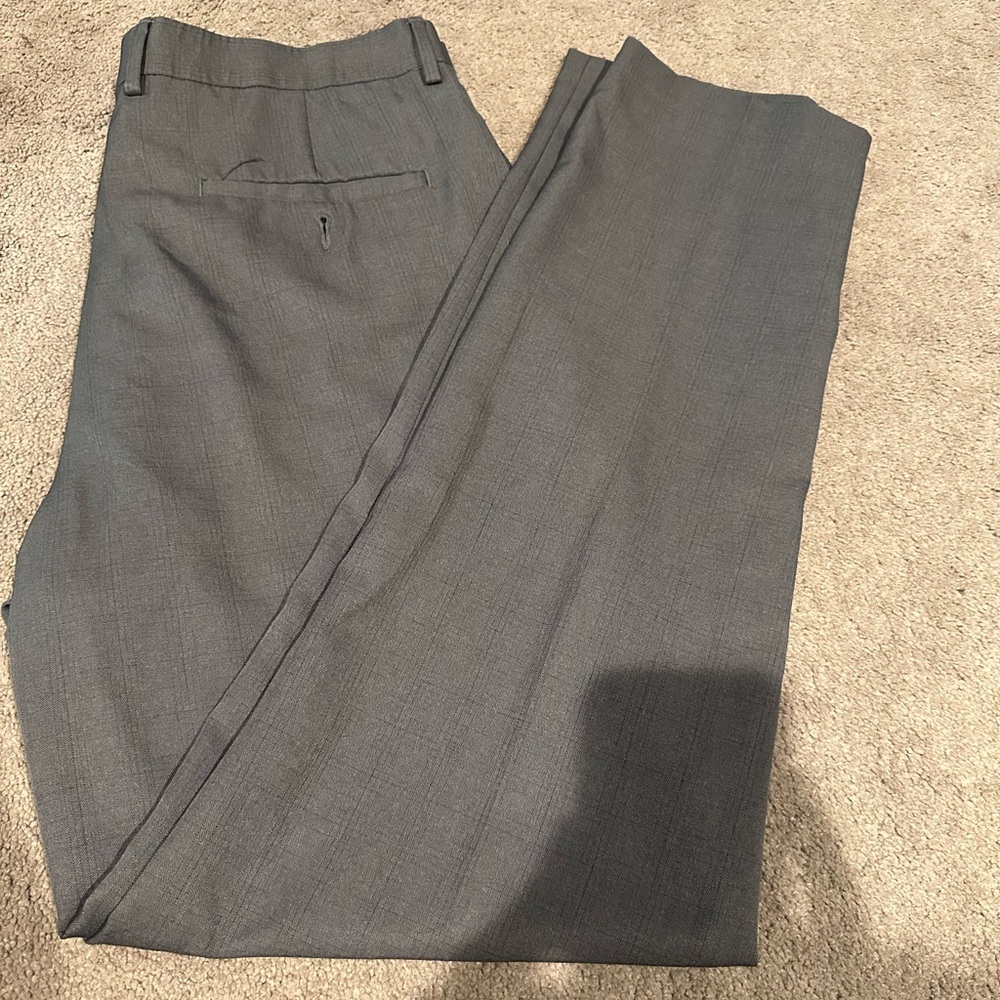 Haggar Slim Slacks 34x32 Grey